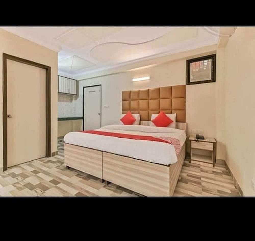 Hotel Clink Delhi Airport Deluxe Room With high Speed Wi-Fi 21