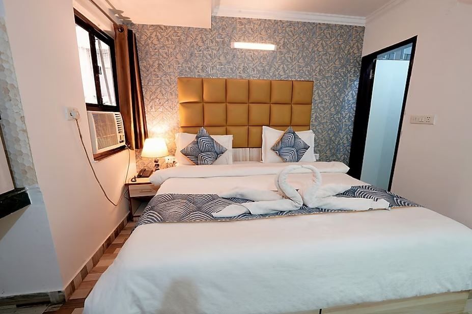 Hotel Clink Delhi Airport Deluxe Room With high Speed Wi-Fi 5