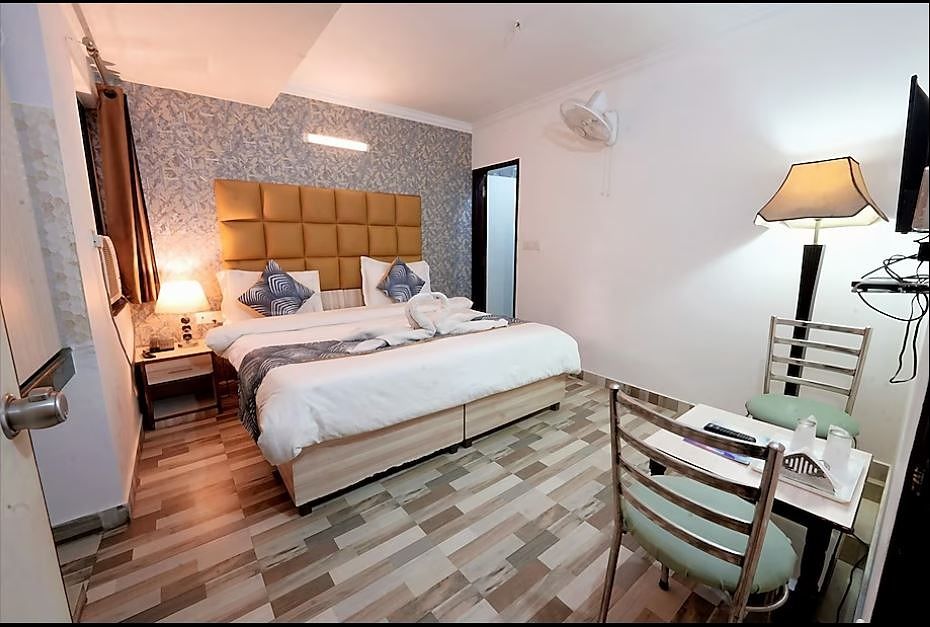 Hotel Clink Delhi Airport Deluxe Room With high Speed Wi-Fi 6