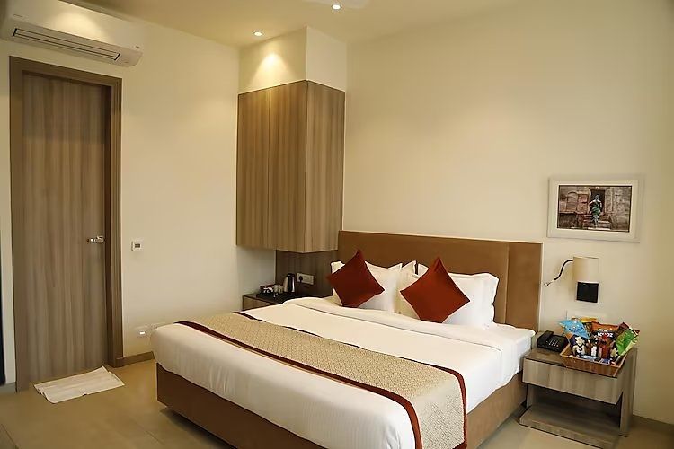 PREMIUM ROOMS