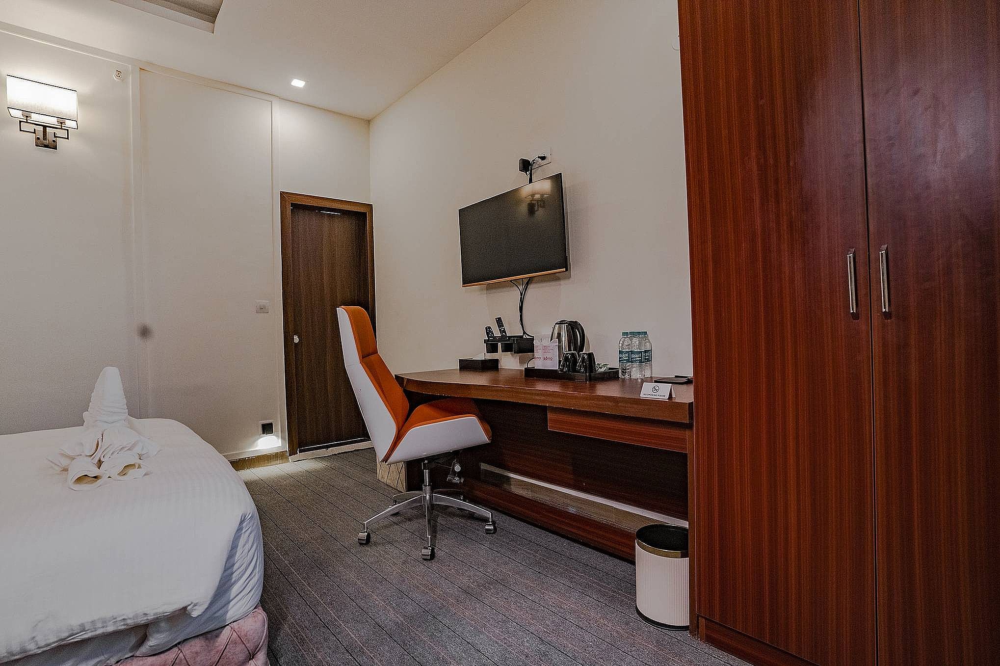 PREMIER ROOM