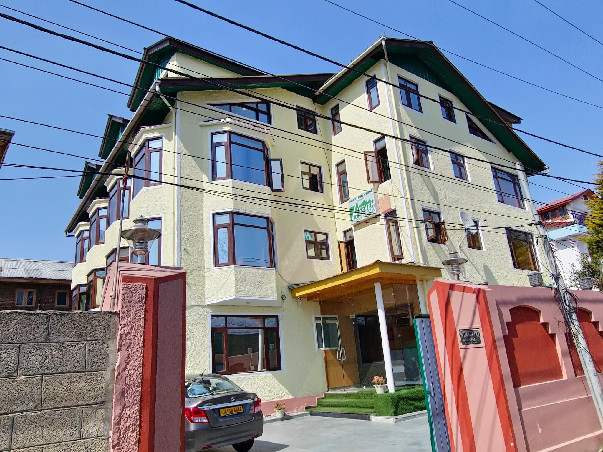 Seven Hills Hotel Srinagar By Him Haluts hospitality