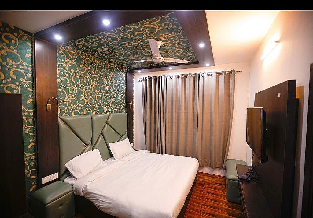 Seven Hills Hotel Srinagar By Him Haluts hospitality Deluxe Room 3