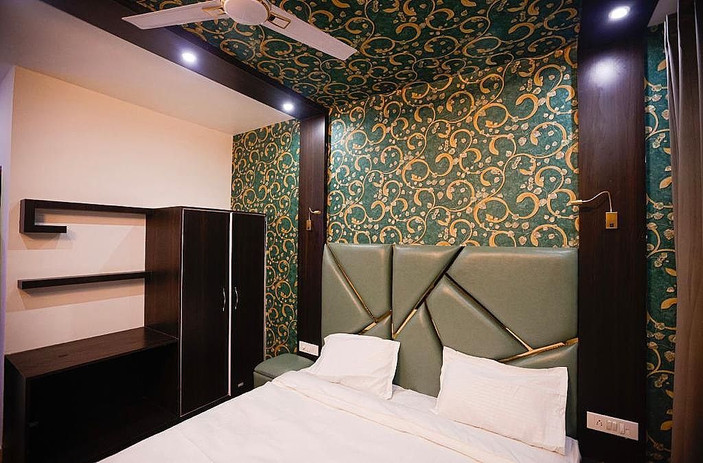 Seven Hills Hotel Srinagar By Him Haluts hospitality Deluxe Room 4