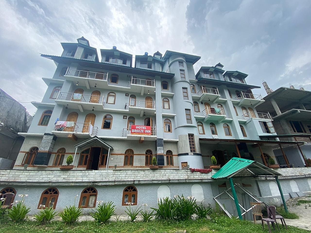 Hotel O Breeze Inn