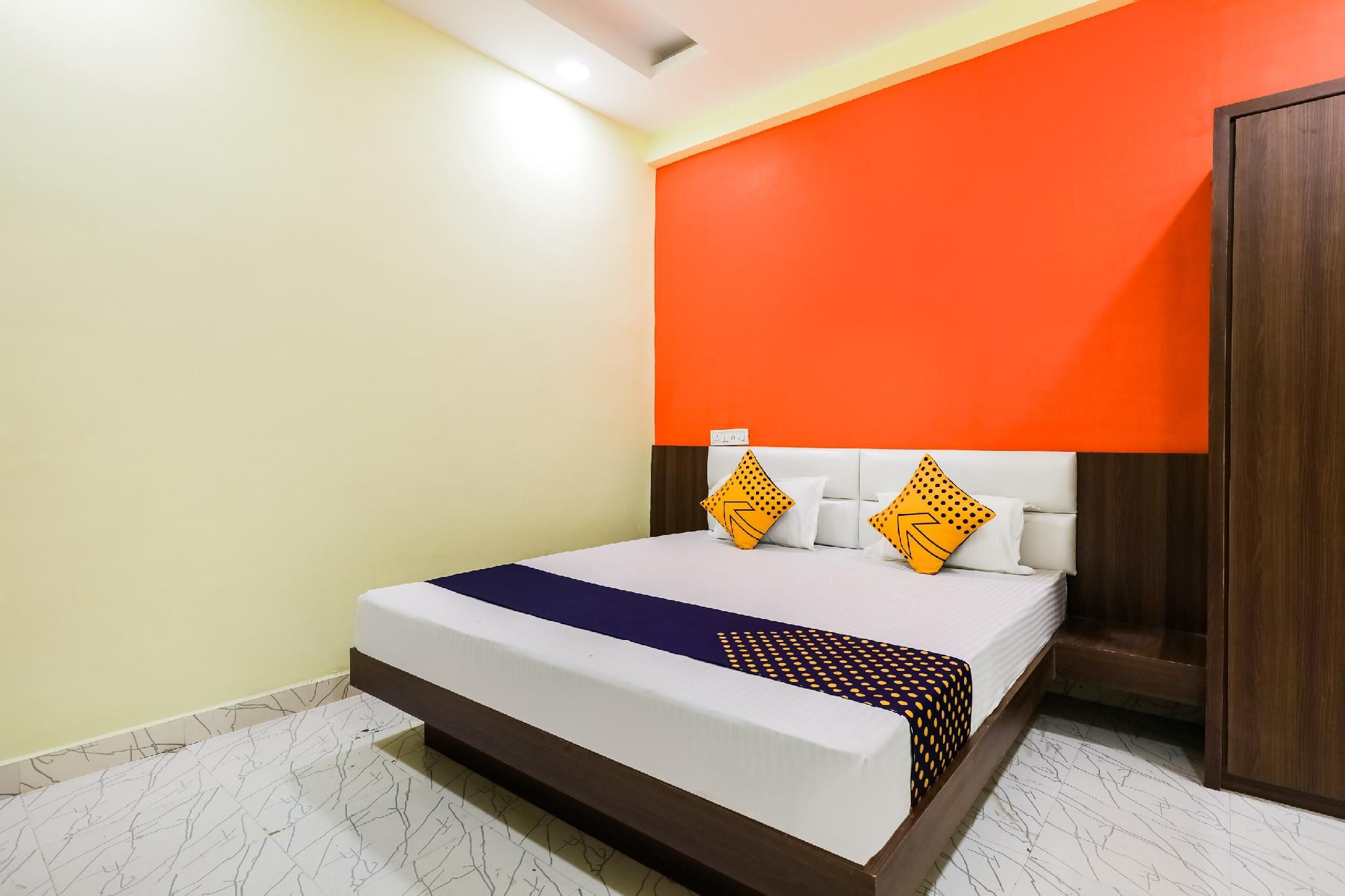 SPOT ON Room without Air Conditioning