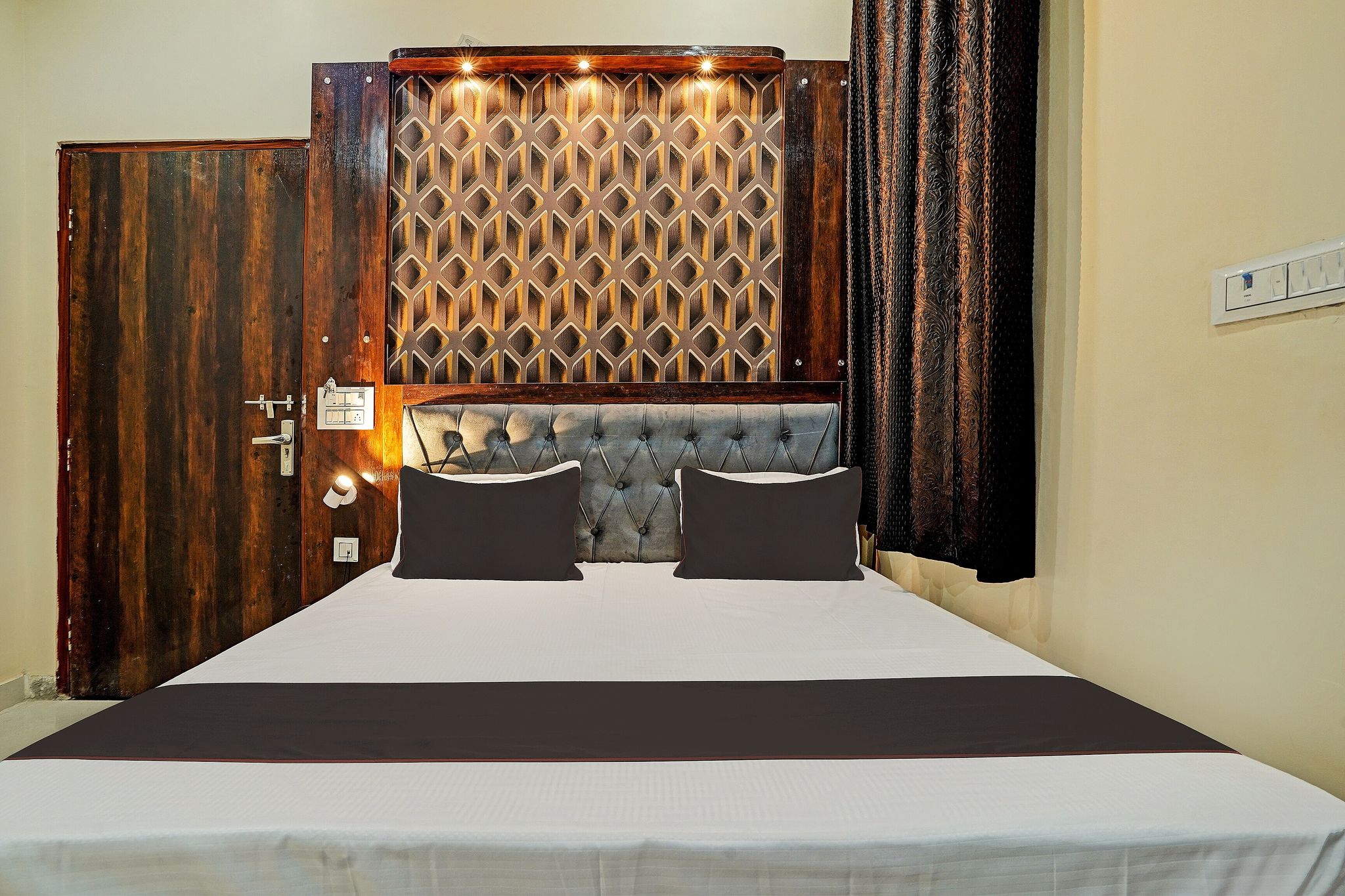 OYO Flagship SR Hotel Classic 7