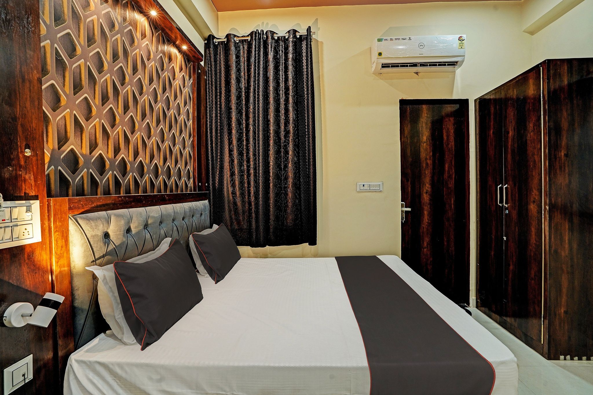 OYO Flagship SR Hotel Classic 3