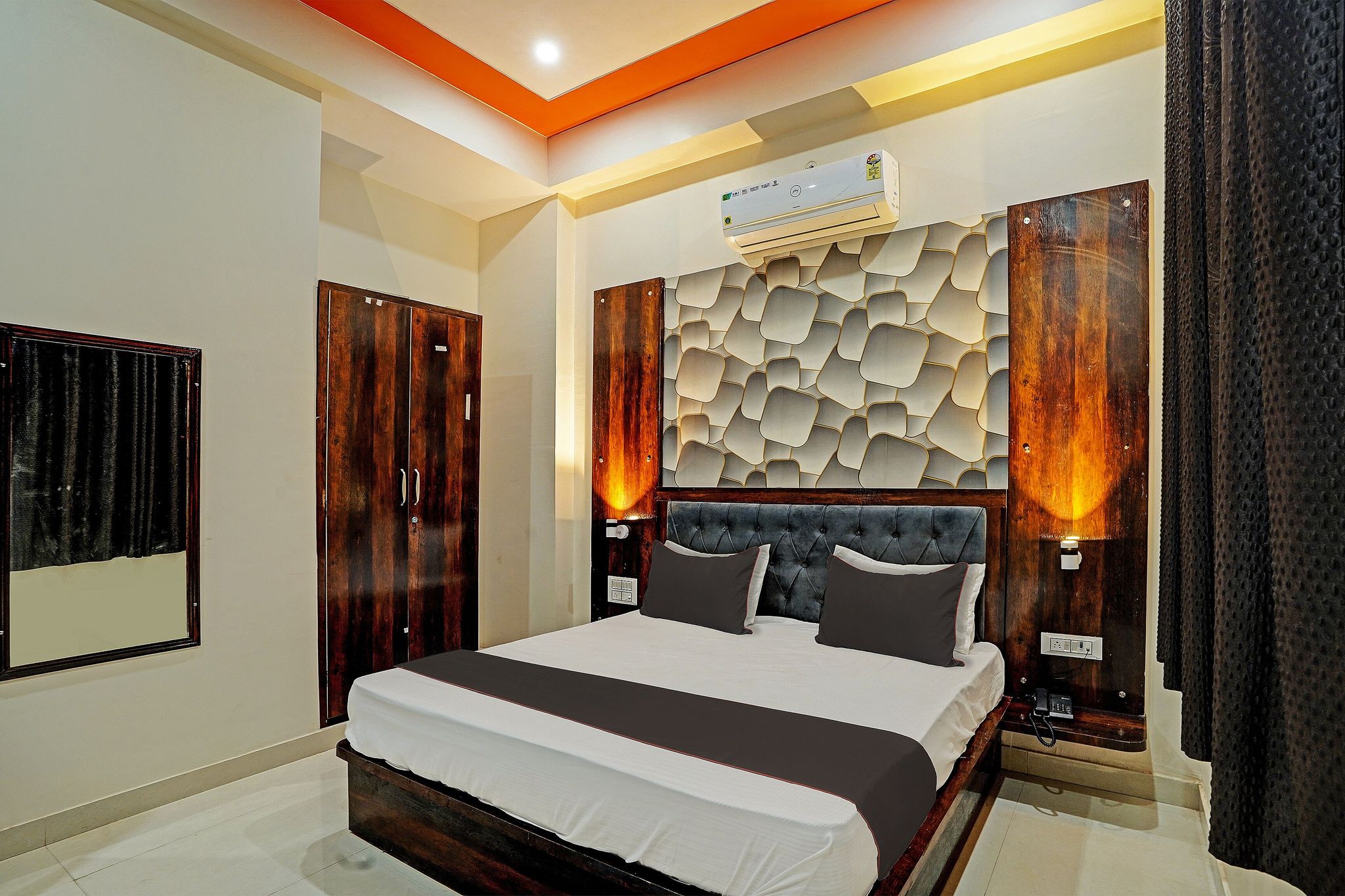 OYO Flagship SR Hotel Classic 8