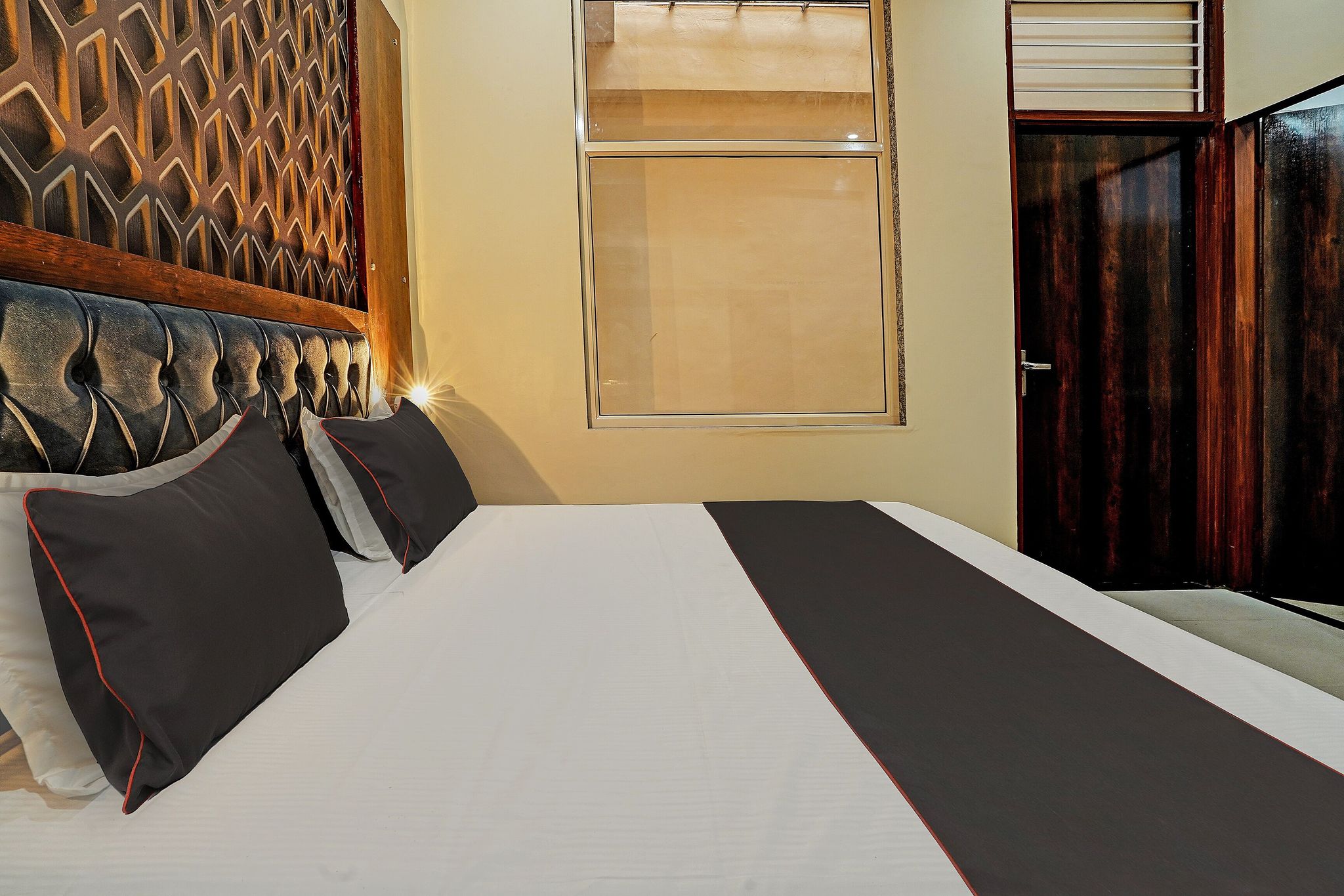 OYO Flagship SR Hotel Classic 10