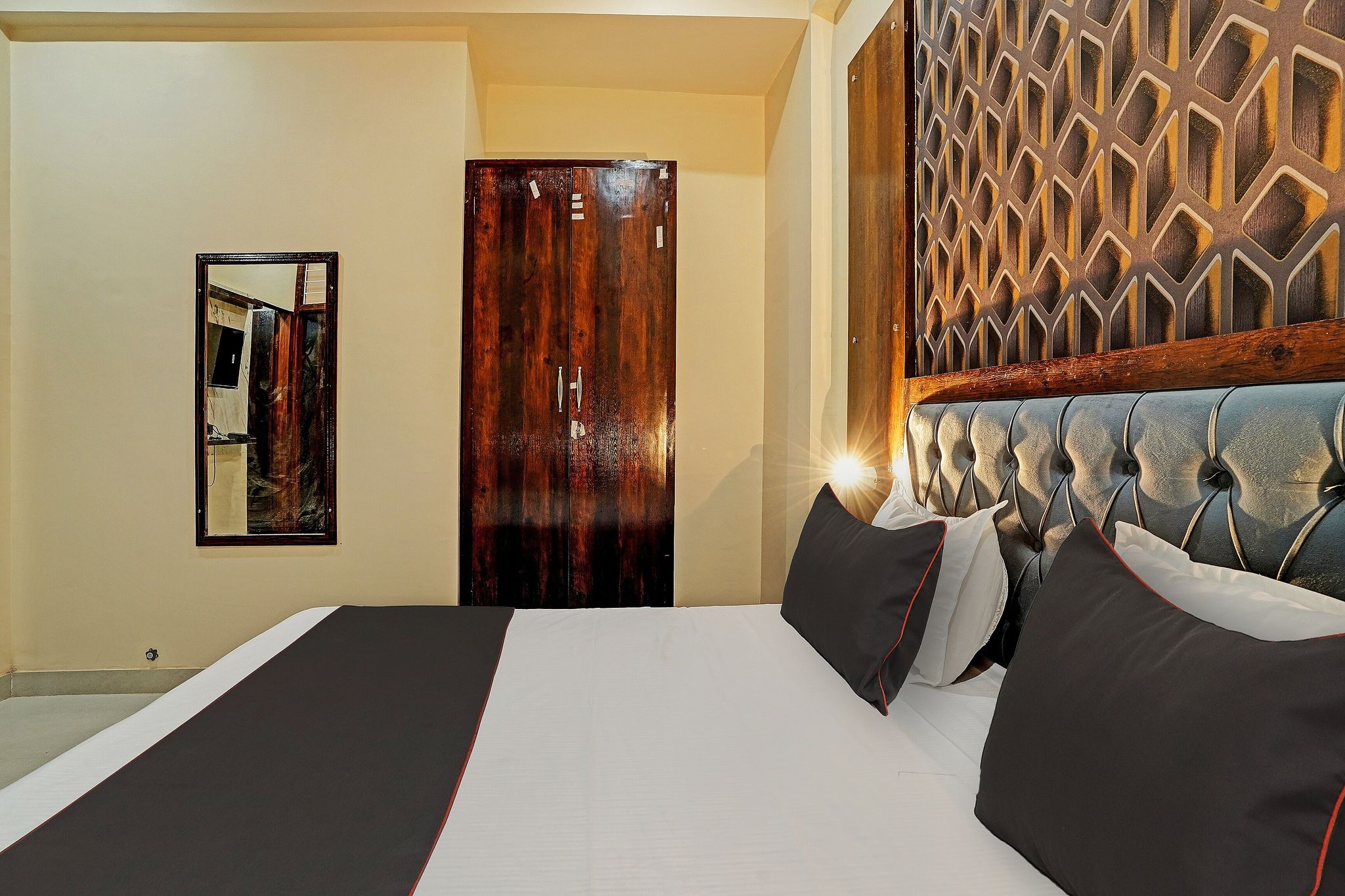 OYO Flagship SR Hotel Classic 5