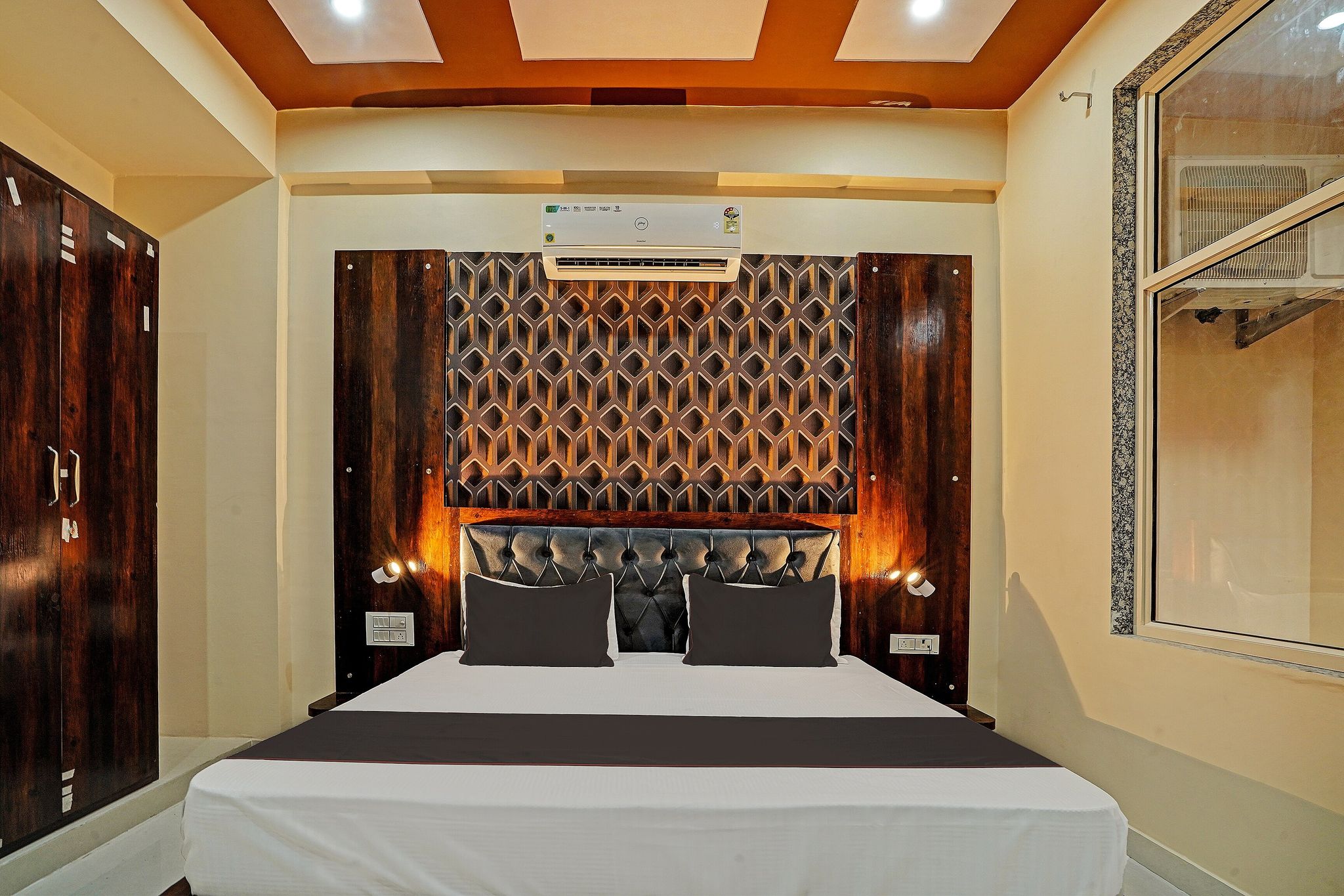 OYO Flagship SR Hotel Classic 2