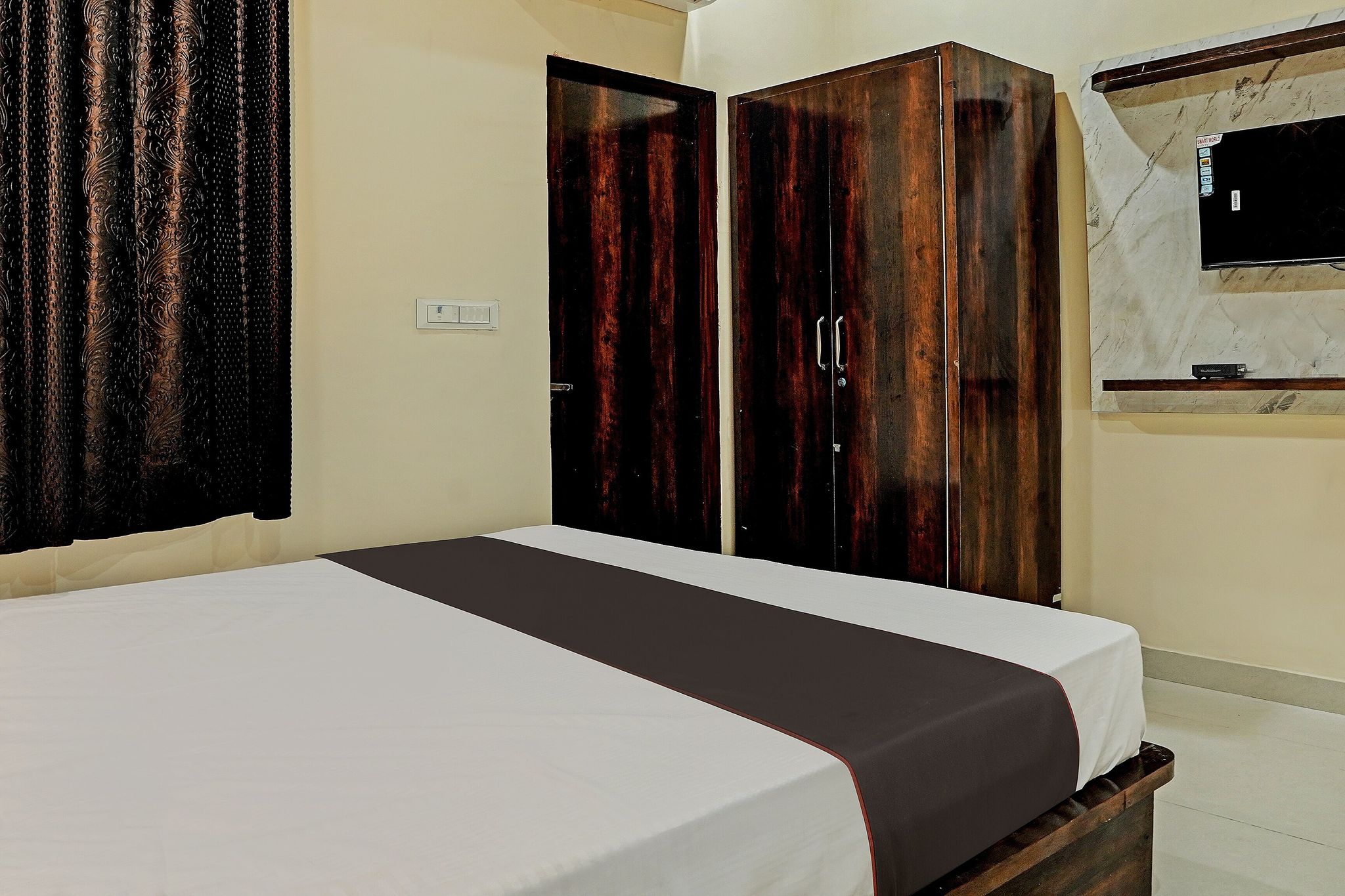 OYO Flagship SR Hotel Classic 12