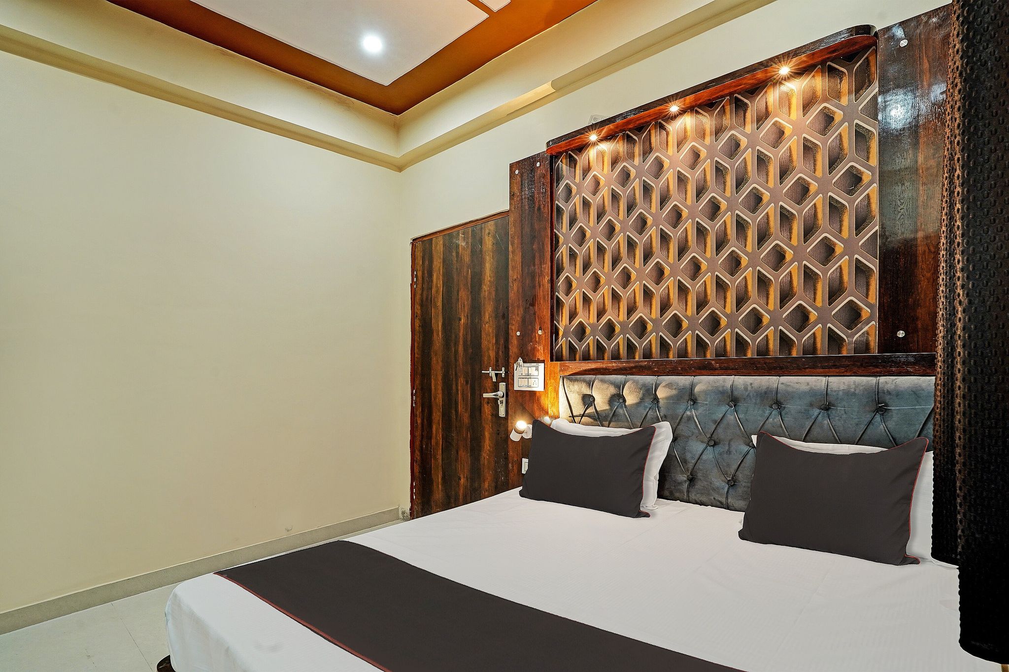 OYO Flagship SR Hotel Classic 13