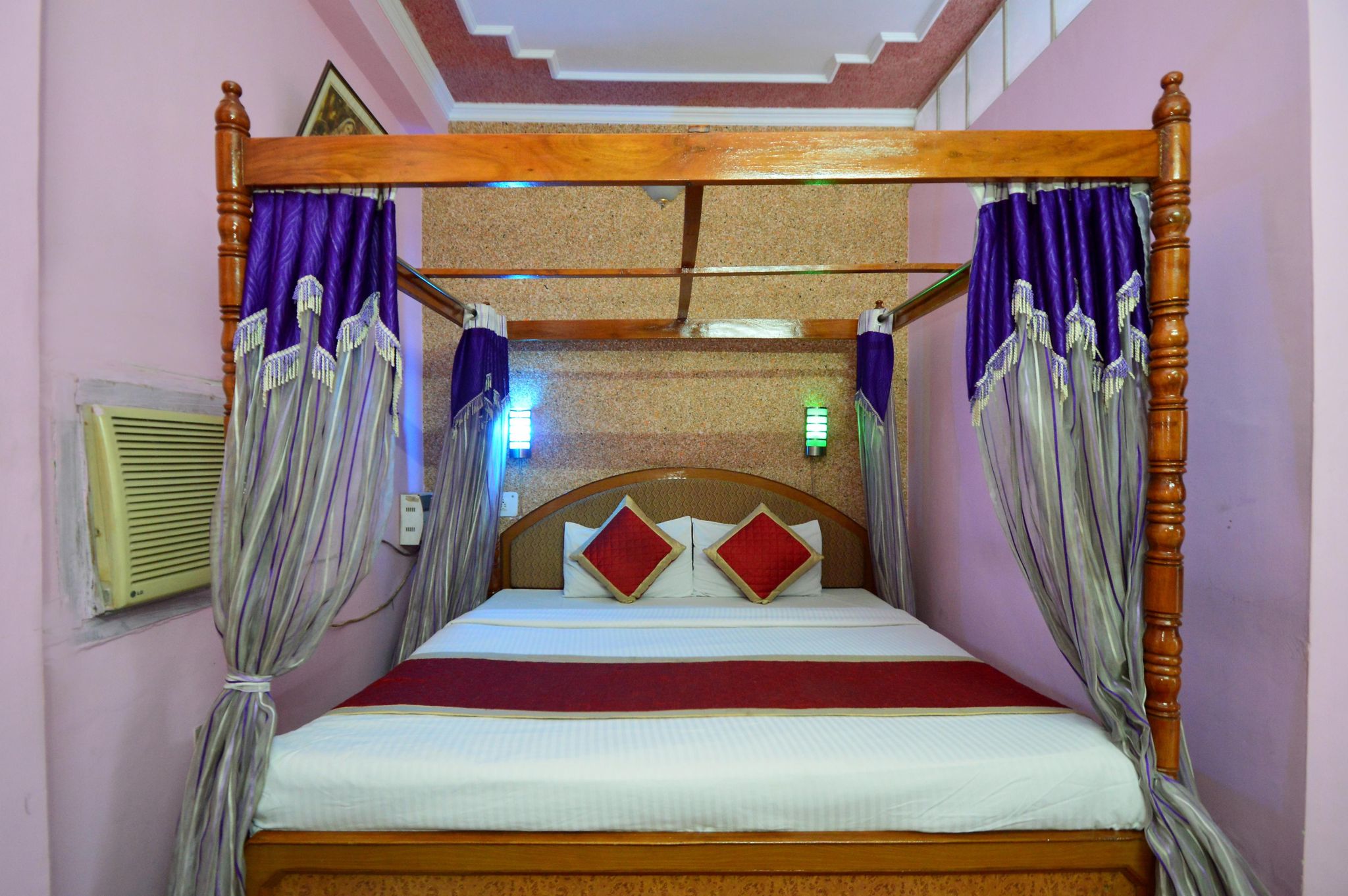 OYO Flagship 72253 Jai Maa Palace Hotel Deluxe Double Room