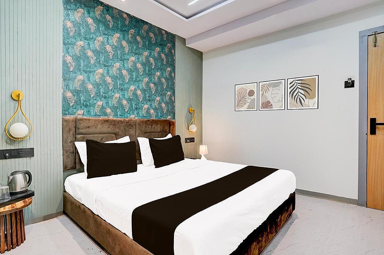 Collection O Adajan Formerly Hotel Sky Palace Classic 6