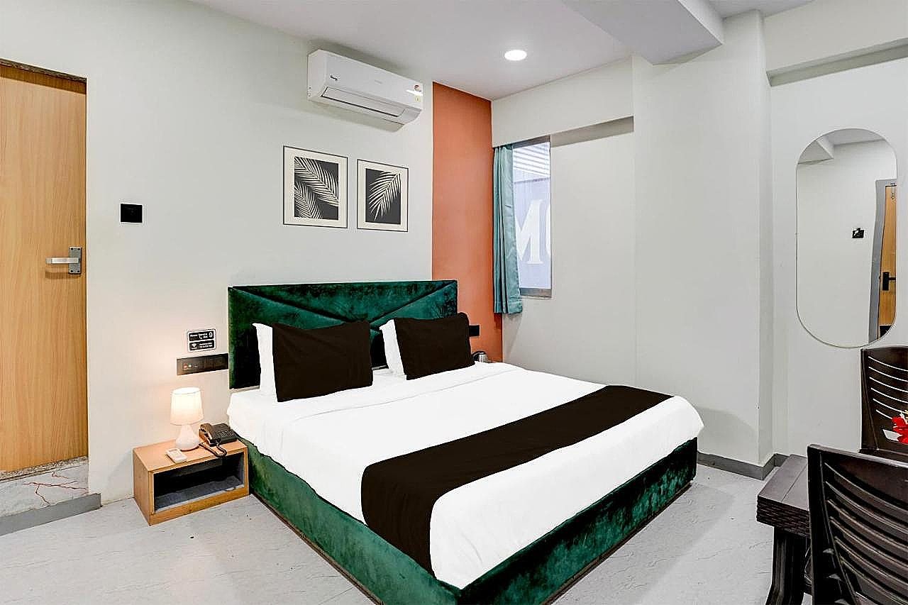 Collection O Adajan Formerly Hotel Sky Palace Classic 10