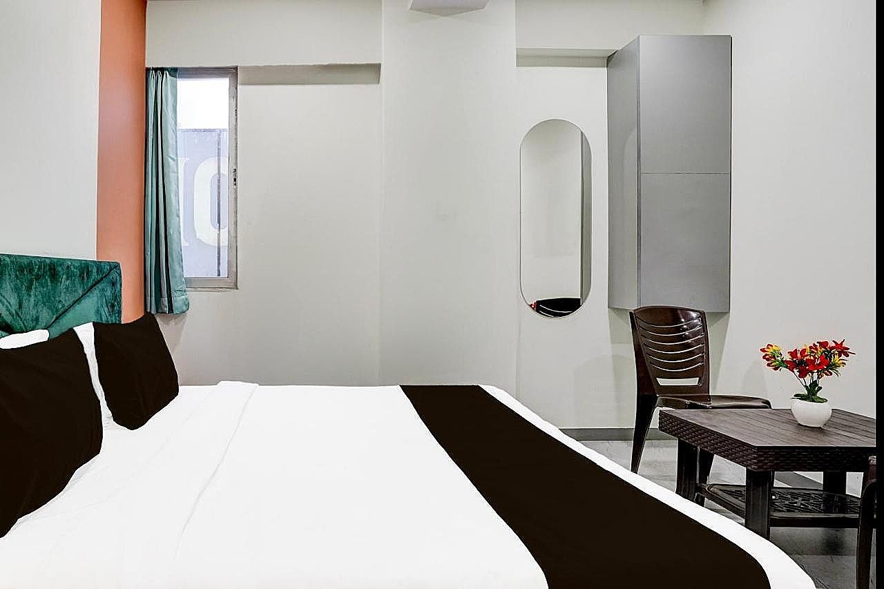 Collection O Adajan Formerly Hotel Sky Palace Classic 8