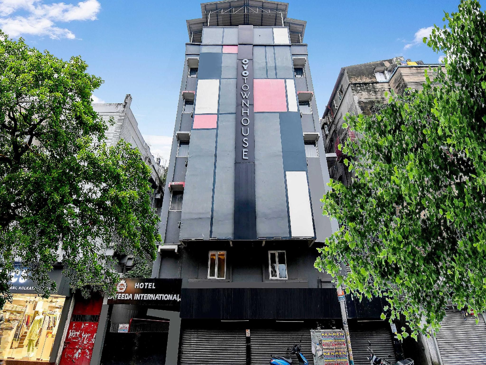 FabHotel Sayeeda International