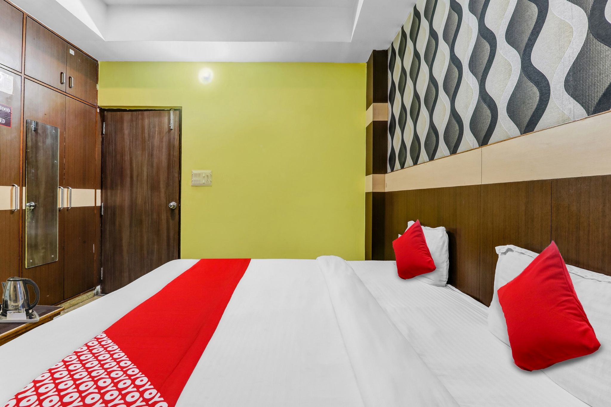 Hotel O Crystal Near Gomti Riverfront Park Classic 8