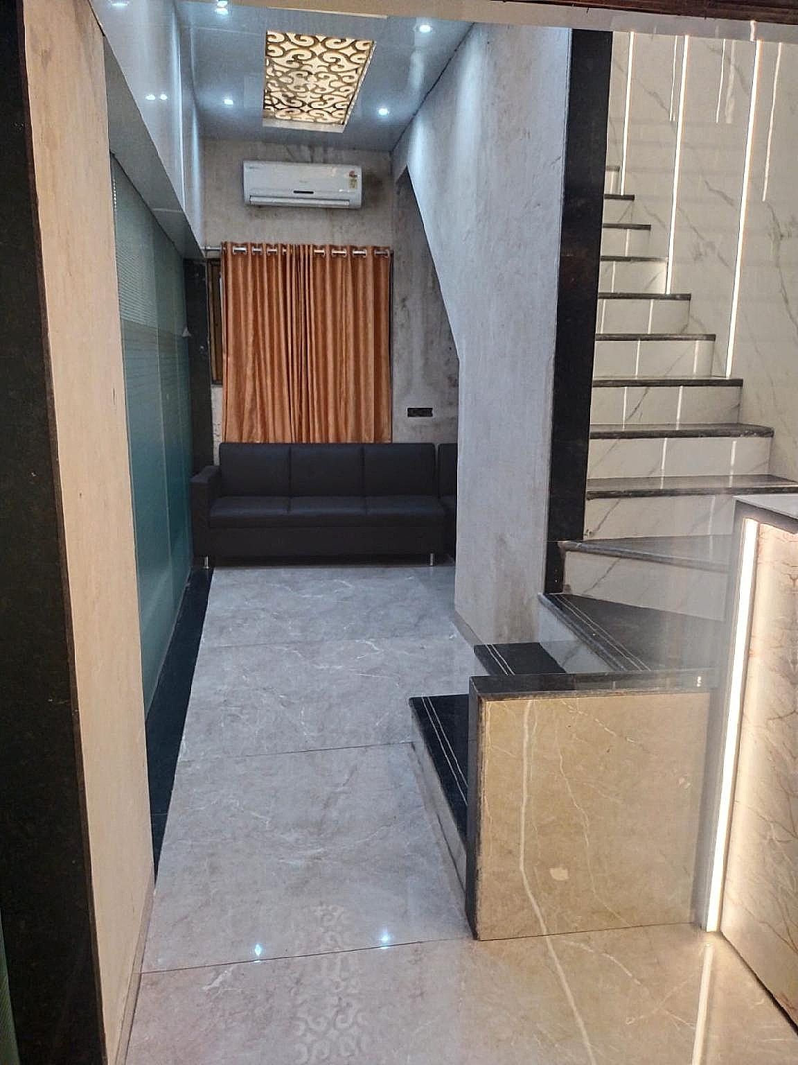 Side Image 1