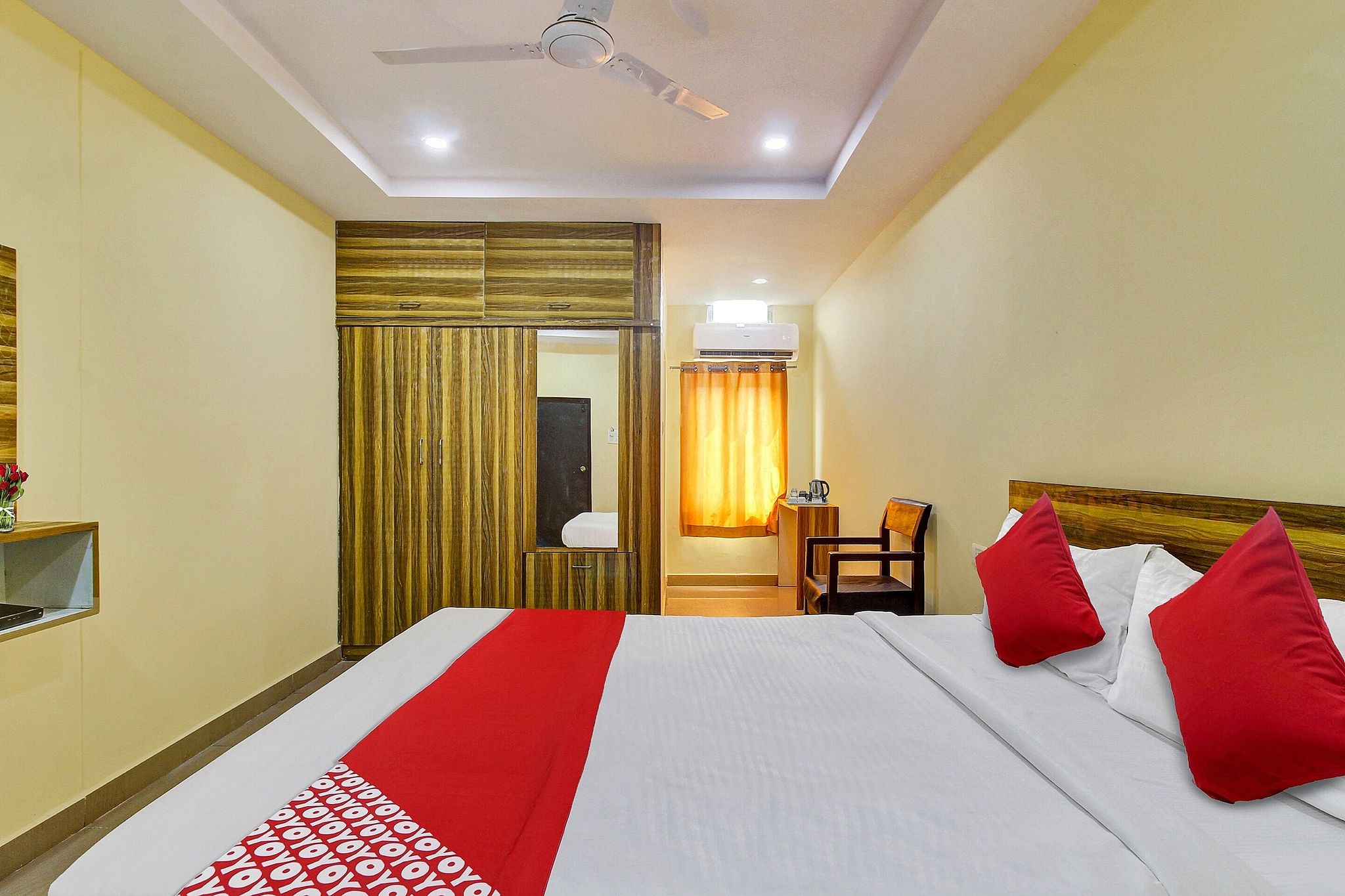 OYO 809401 Hotel Srinika Grand Classic 6