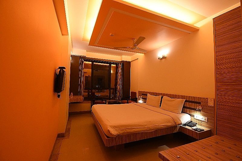Super Collection O Adarsh Nagar Raja Park formerly Apex Intercontinental