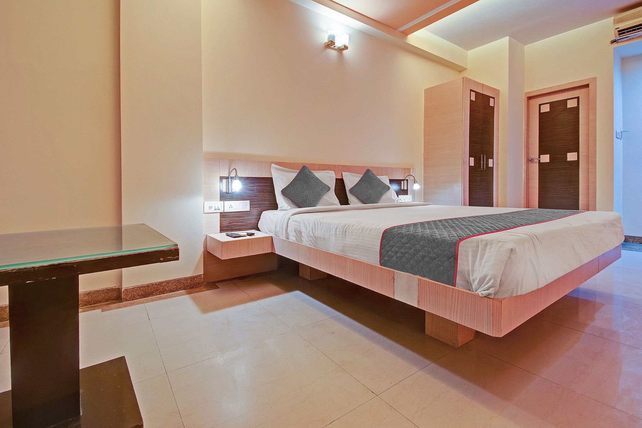 Super Collection O Adarsh Nagar Raja Park formerly Apex Intercontinental