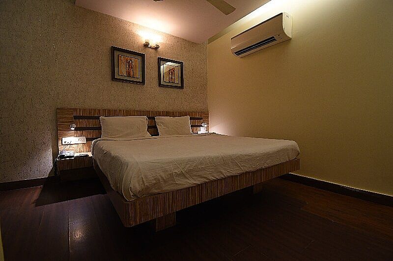 Super Collection O Adarsh Nagar Raja Park formerly Apex Intercontinental