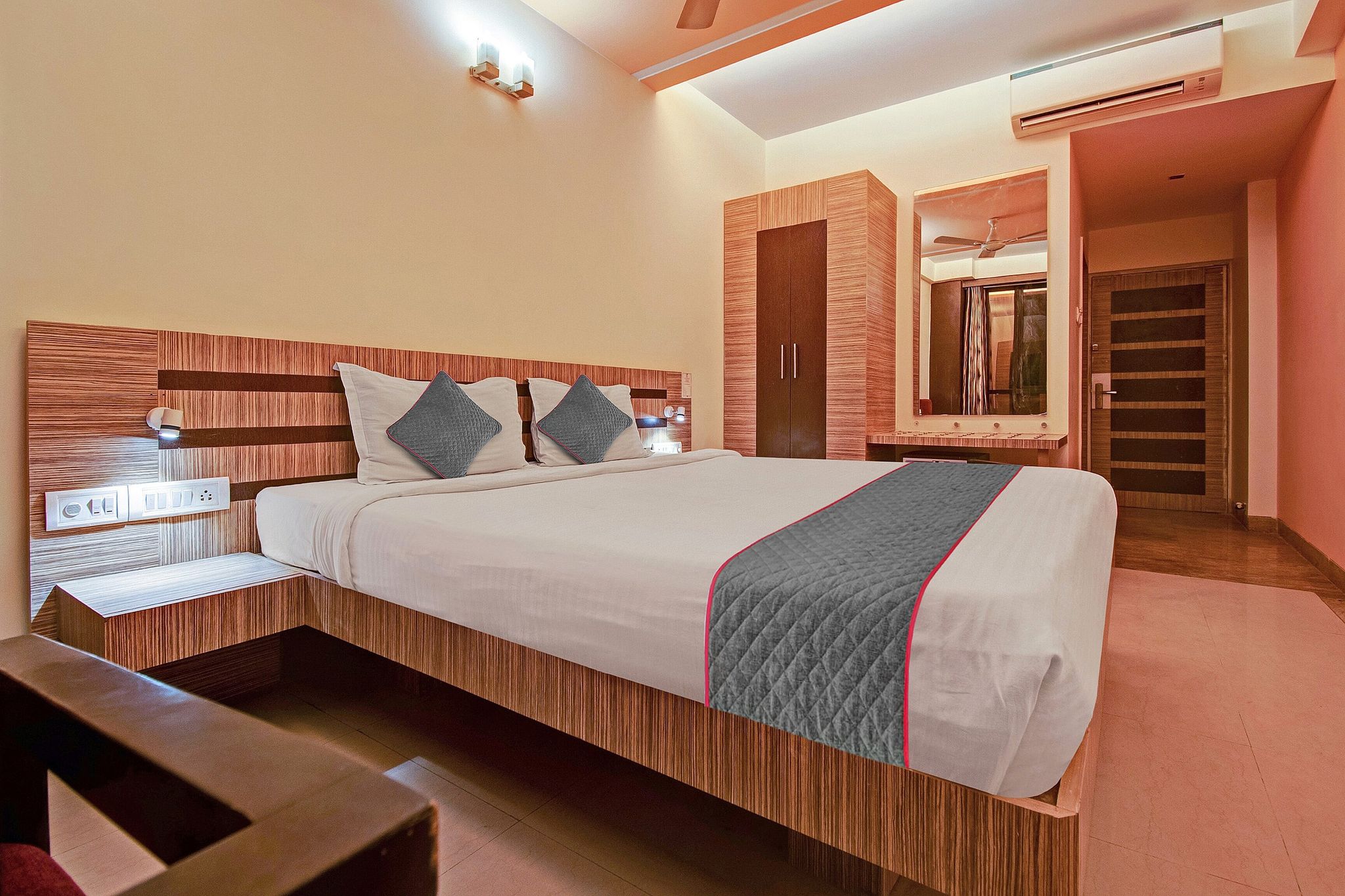 Super Collection O Adarsh Nagar Raja Park formerly Apex Intercontinental