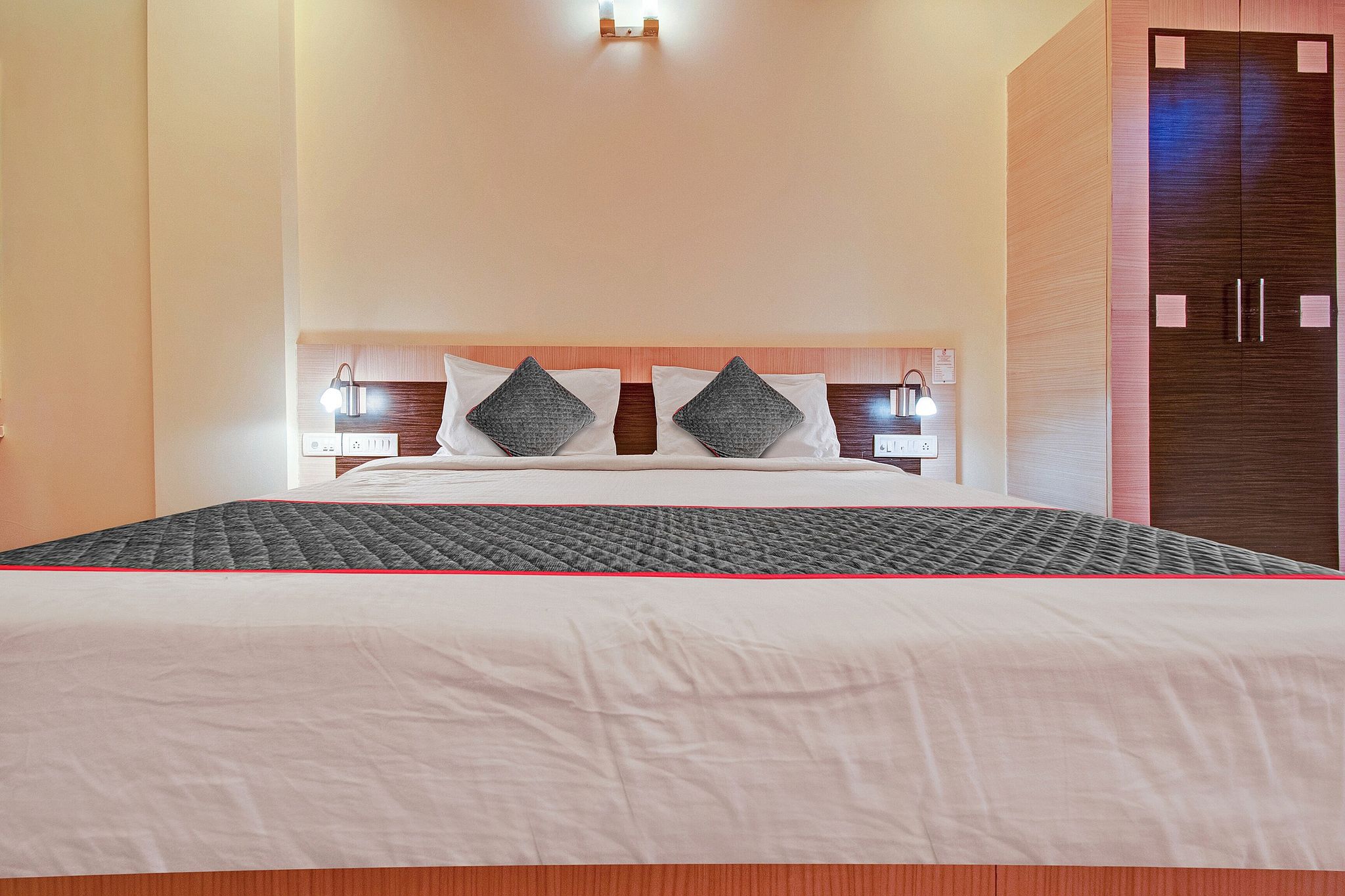 Super Collection O Adarsh Nagar Raja Park formerly Apex Intercontinental