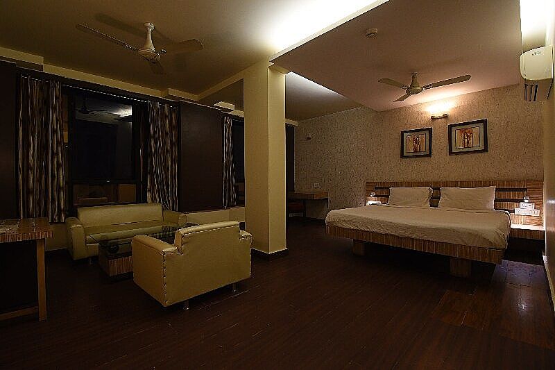 Super Collection O Adarsh Nagar Raja Park formerly Apex Intercontinental