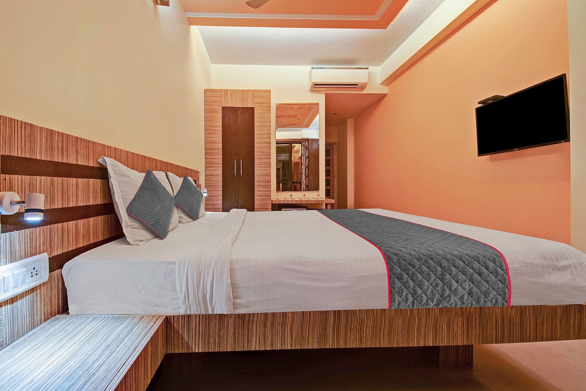 Super Collection O Adarsh Nagar Raja Park formerly Apex Intercontinental