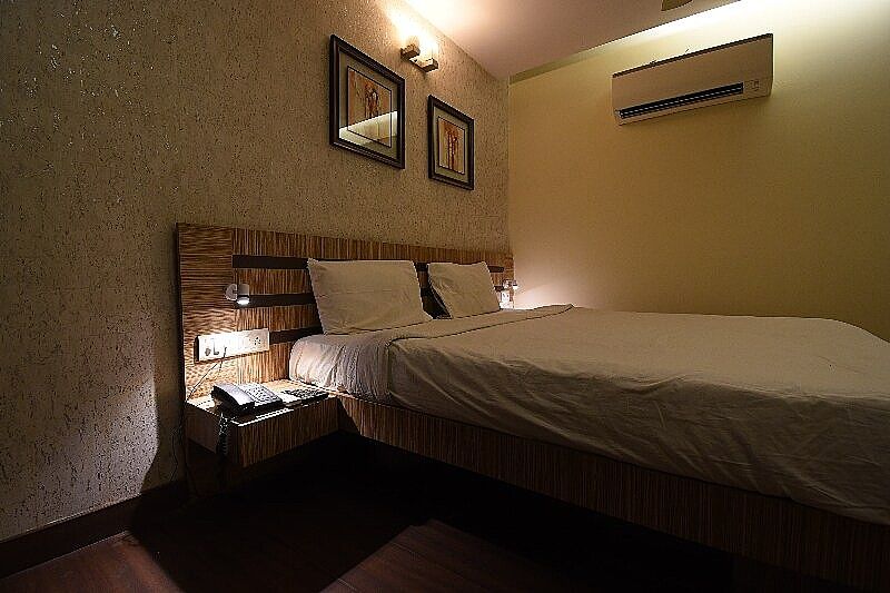 Super Collection O Adarsh Nagar Raja Park formerly Apex Intercontinental