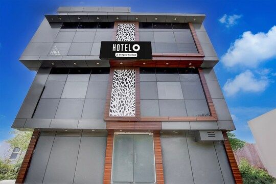 Super Hotel O Gomti Nagar Near Amity Formerly Hotel Green Apple