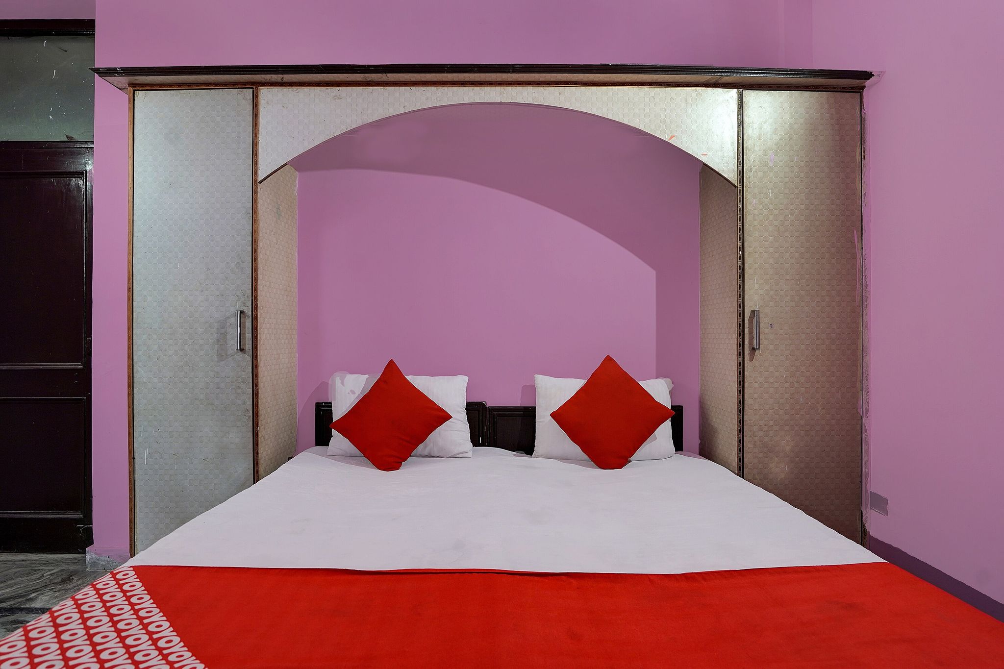 Super Hotel O Khanna Hotel near shakti khand III Indirapuram Classic 11