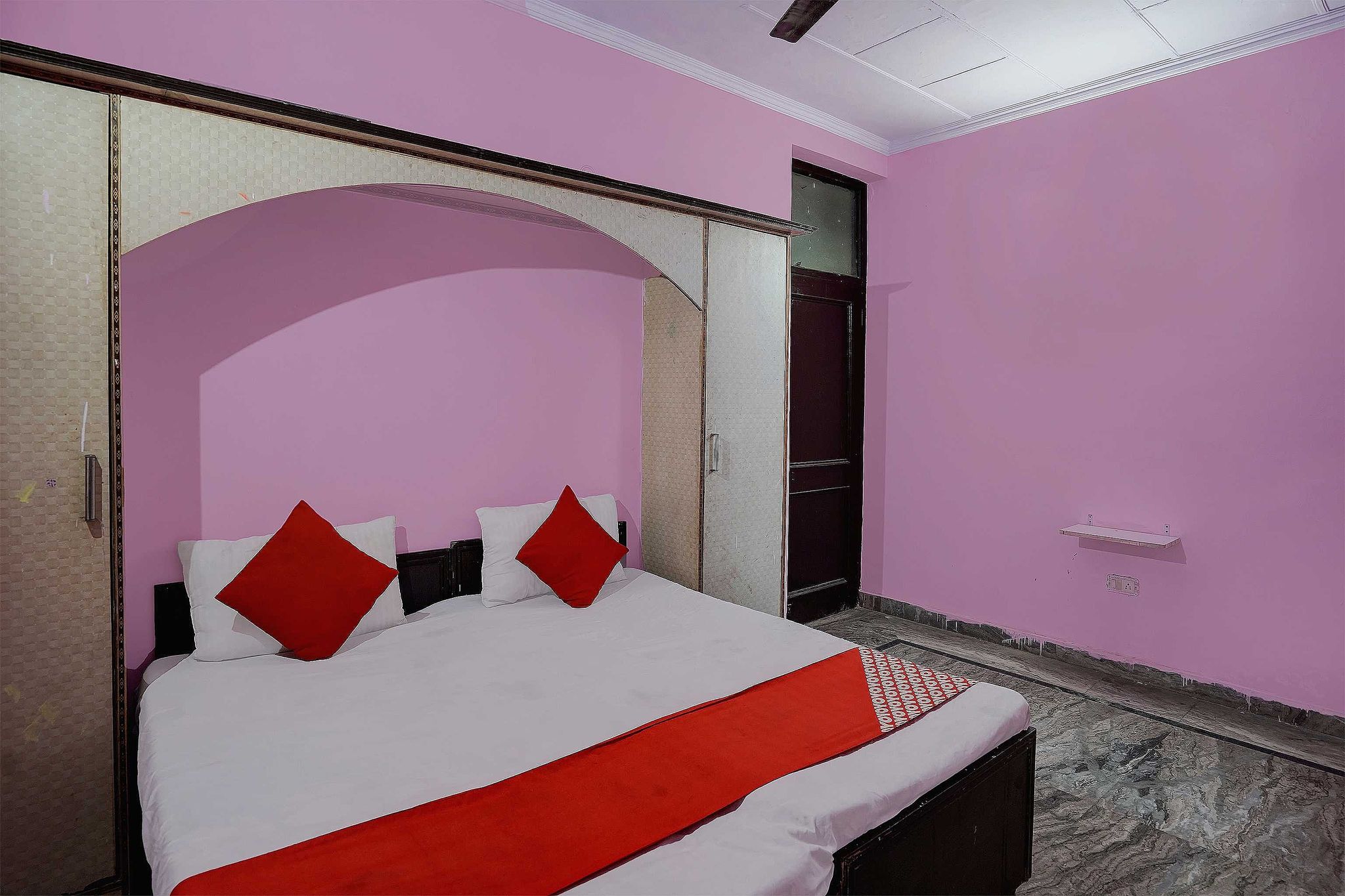 Super Hotel O Khanna Hotel near shakti khand III Indirapuram Classic 10