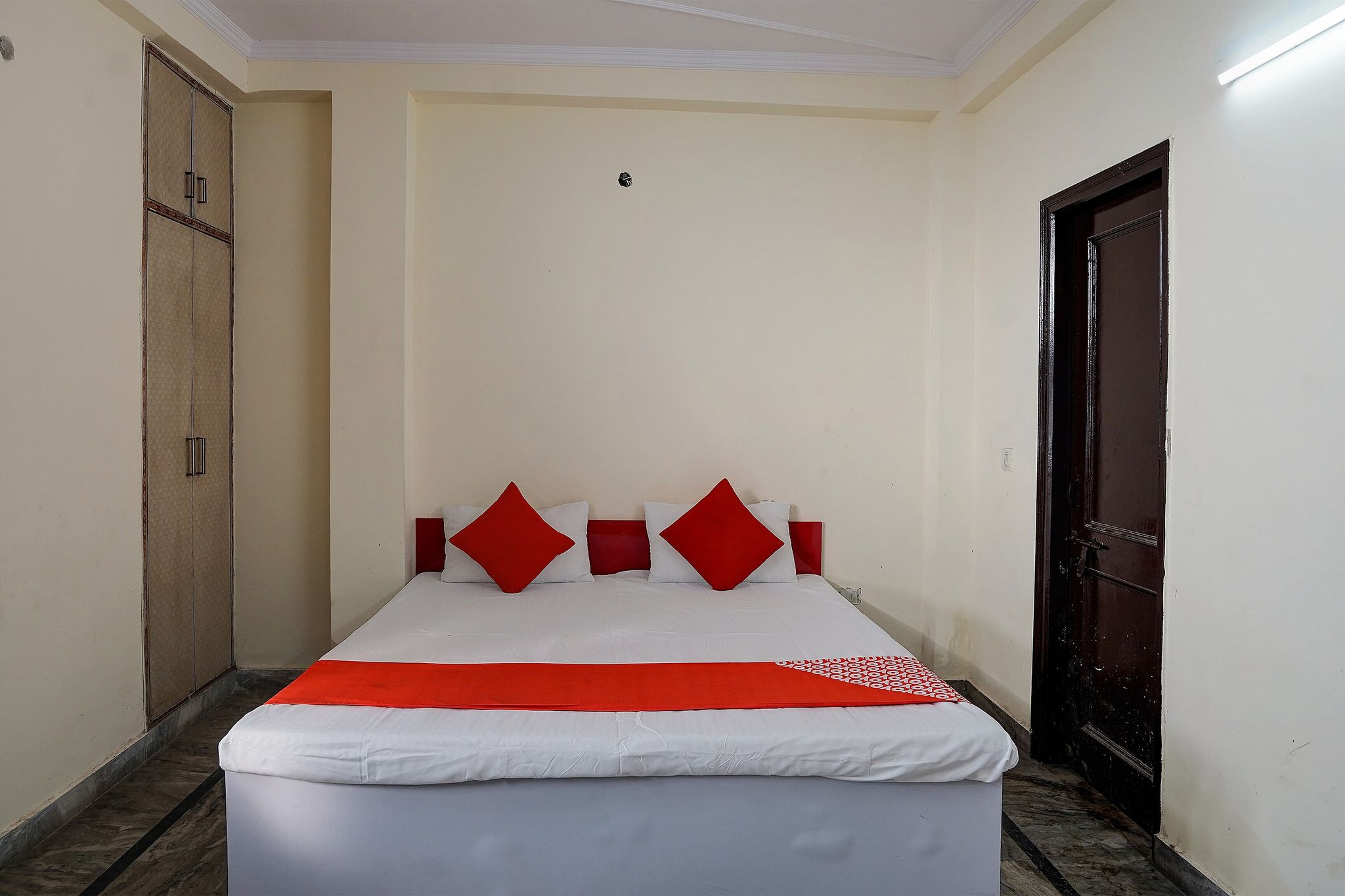 Super Hotel O Khanna Hotel near shakti khand III Indirapuram Classic 7