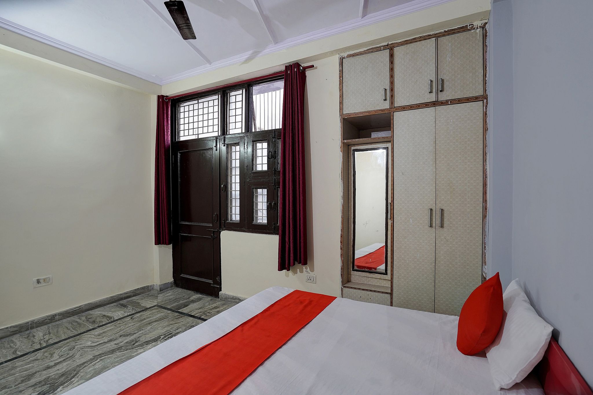 Super Hotel O Khanna Hotel near shakti khand III Indirapuram Classic 21