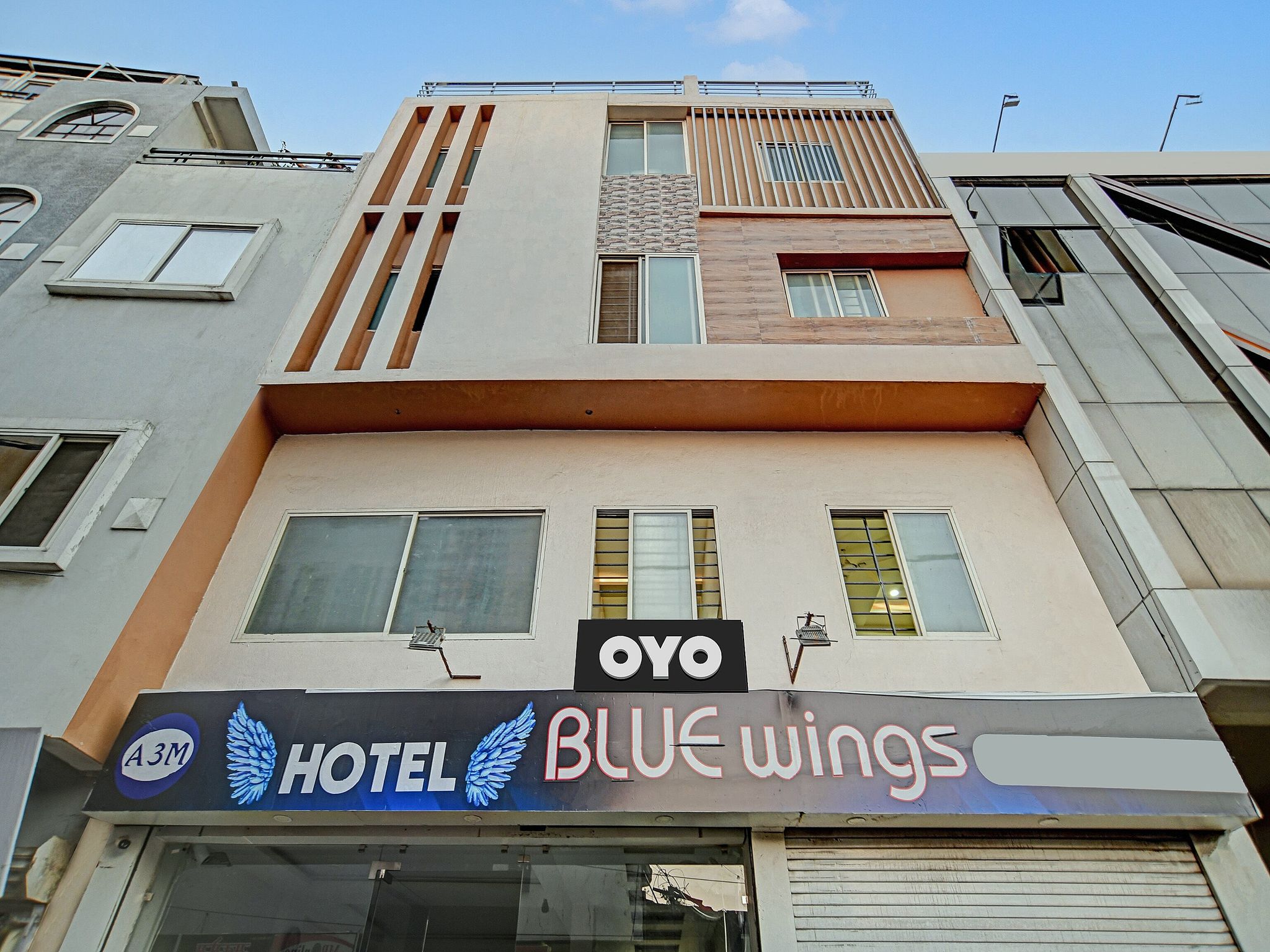 Hote O Blue Wings