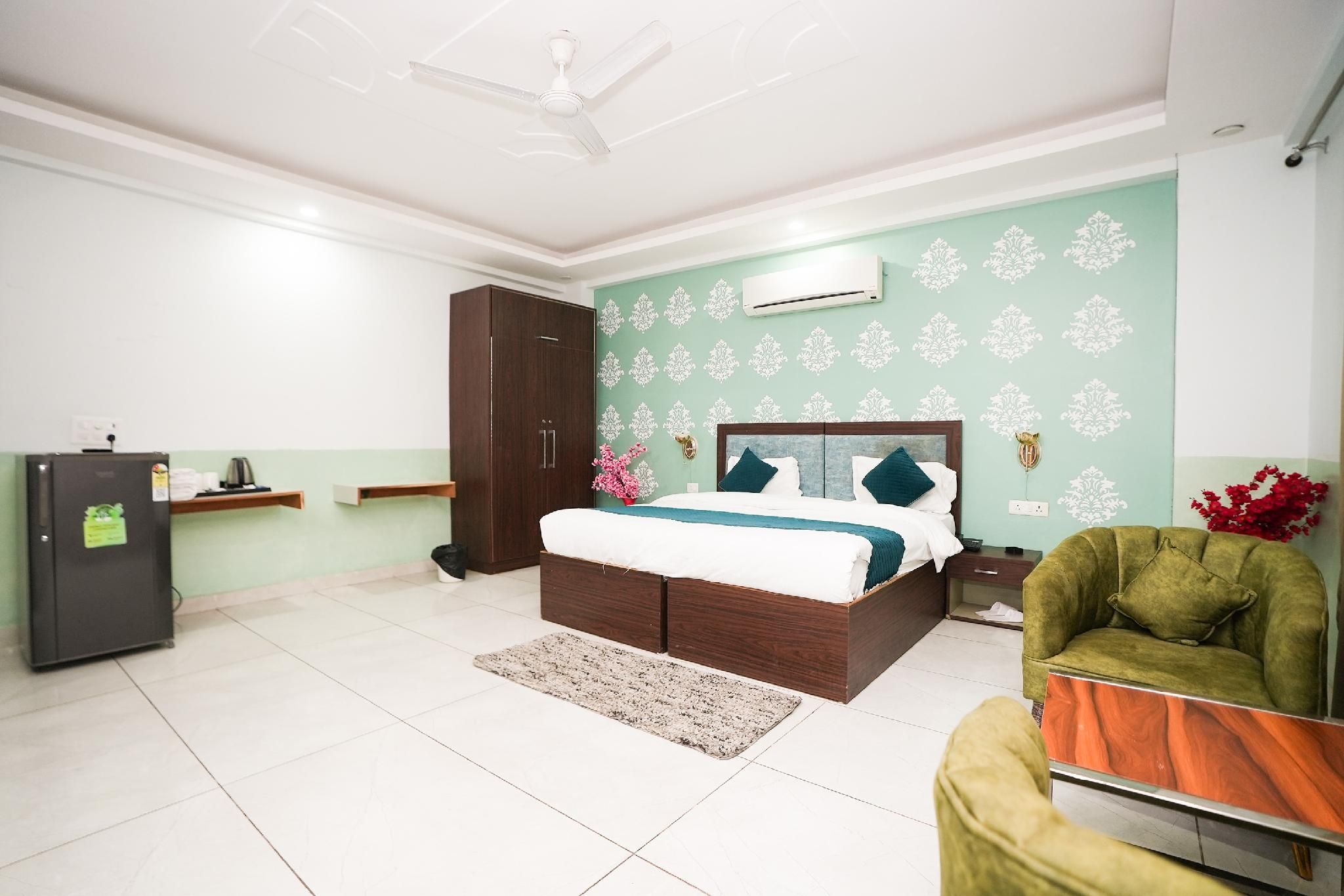 Collection O Tanvi Premium Residency Deluxe Room with Balcony