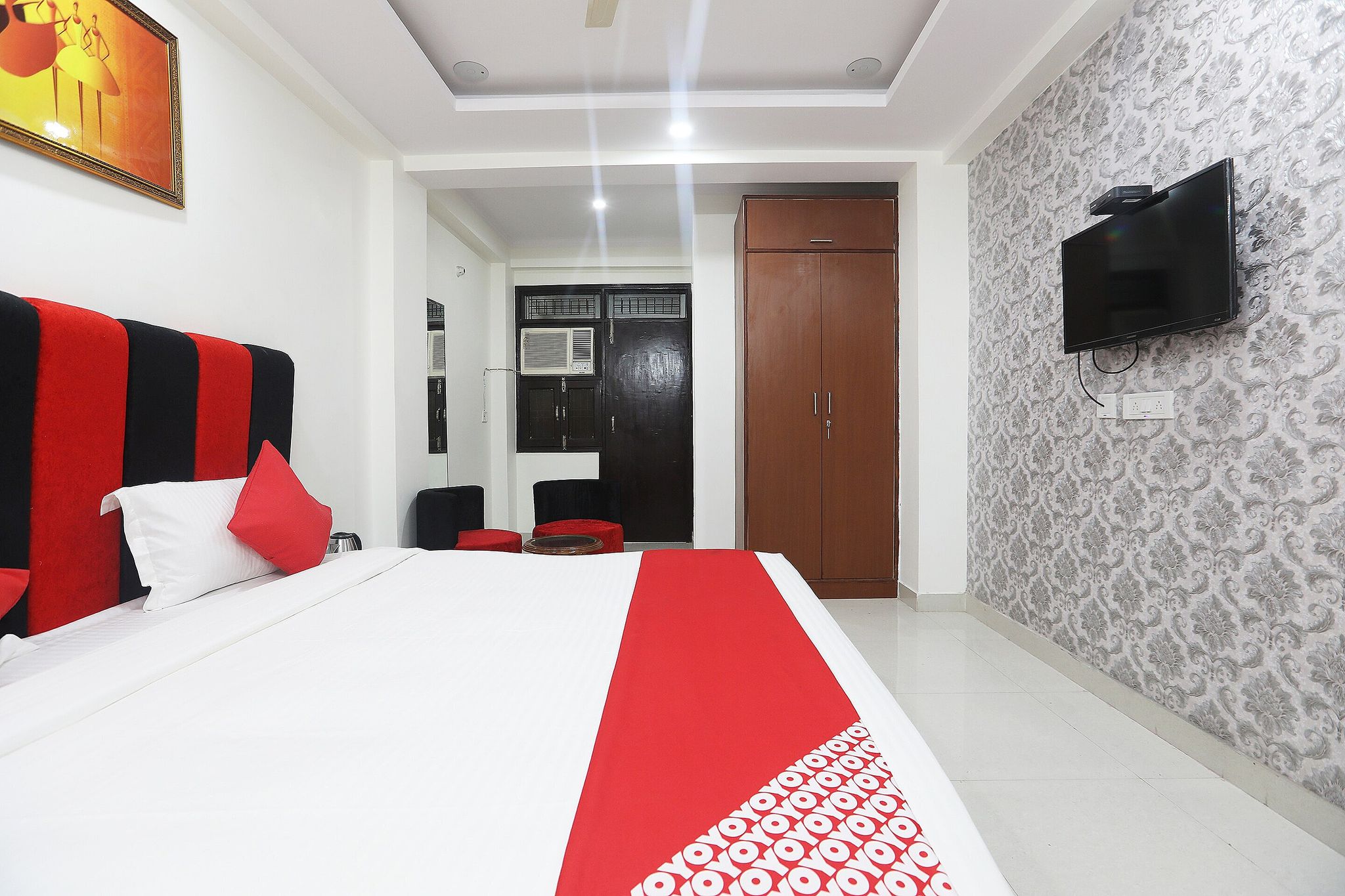 Hotel O by OYO Royal king Classic 9