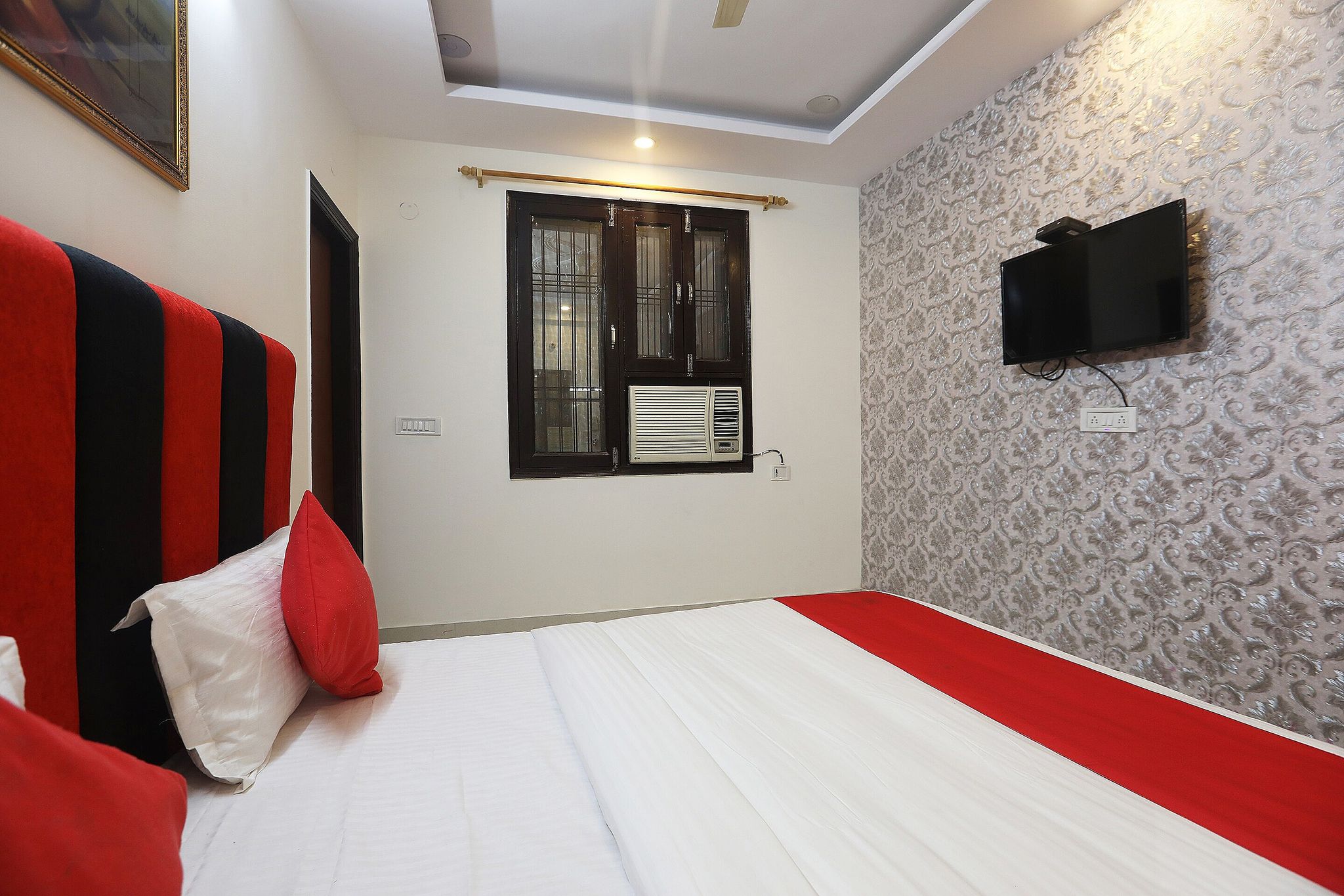 Hotel O by OYO Royal king Classic 7