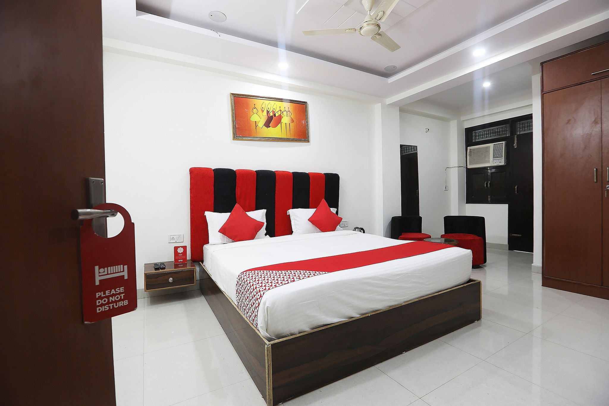 Hotel O by OYO Royal king Classic 13