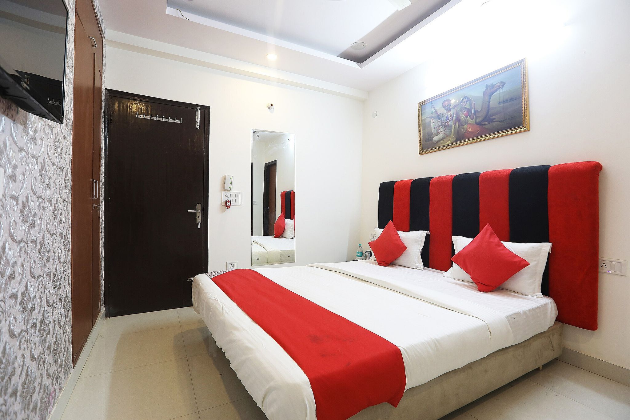 Hotel O by OYO Royal king Classic 11