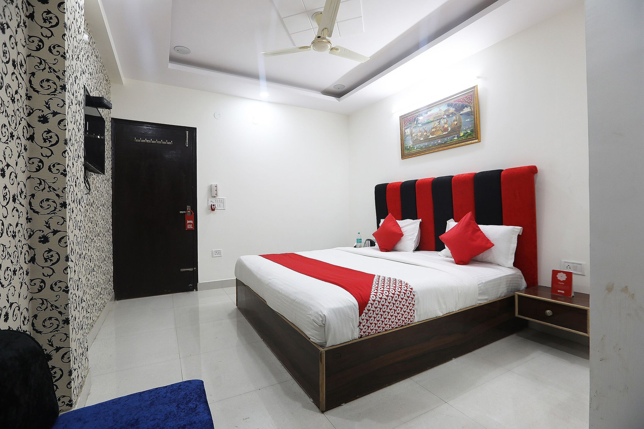 Hotel O by OYO Royal king Classic 6