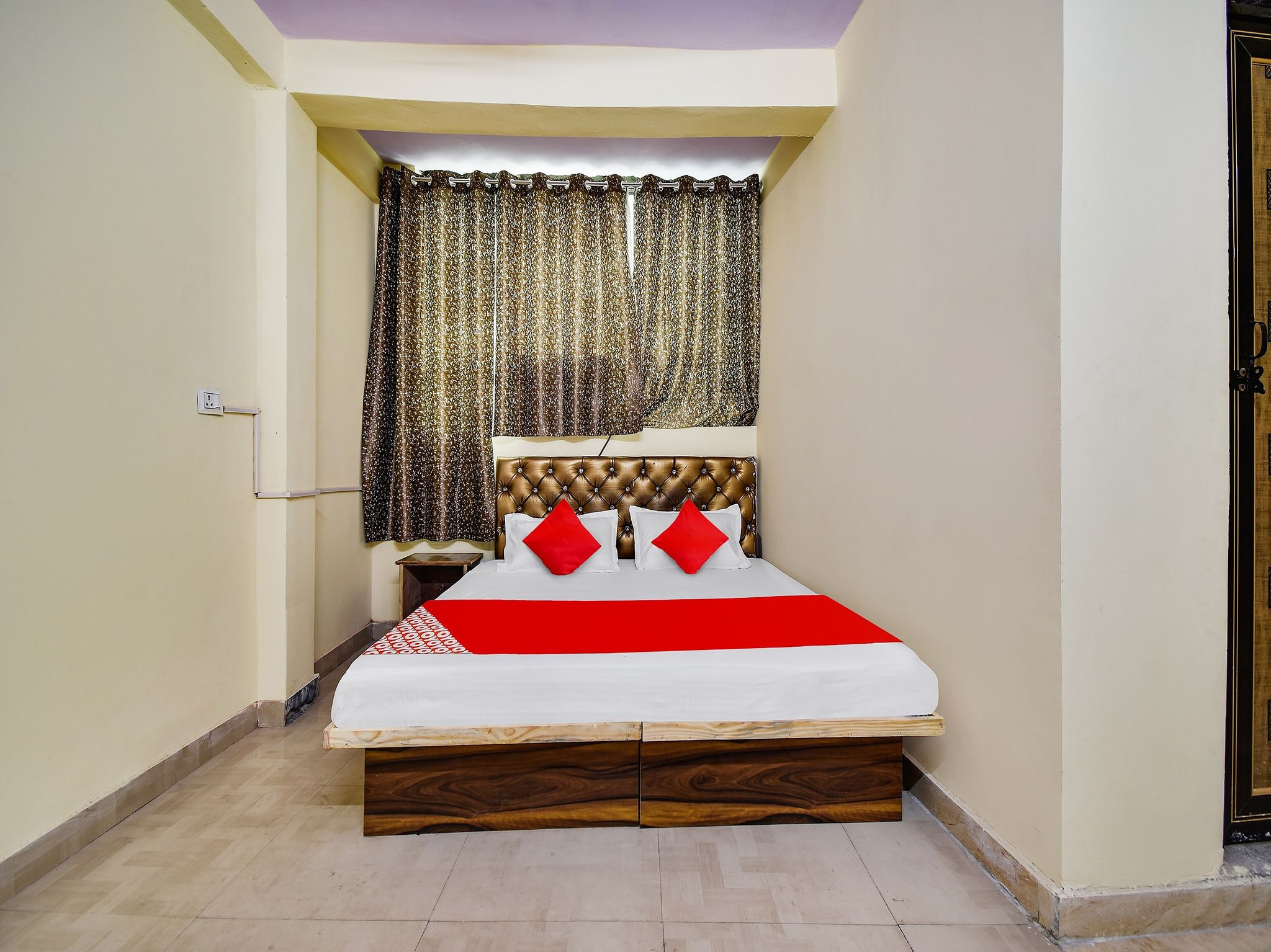 Hotel O Royal Inn Classic 4