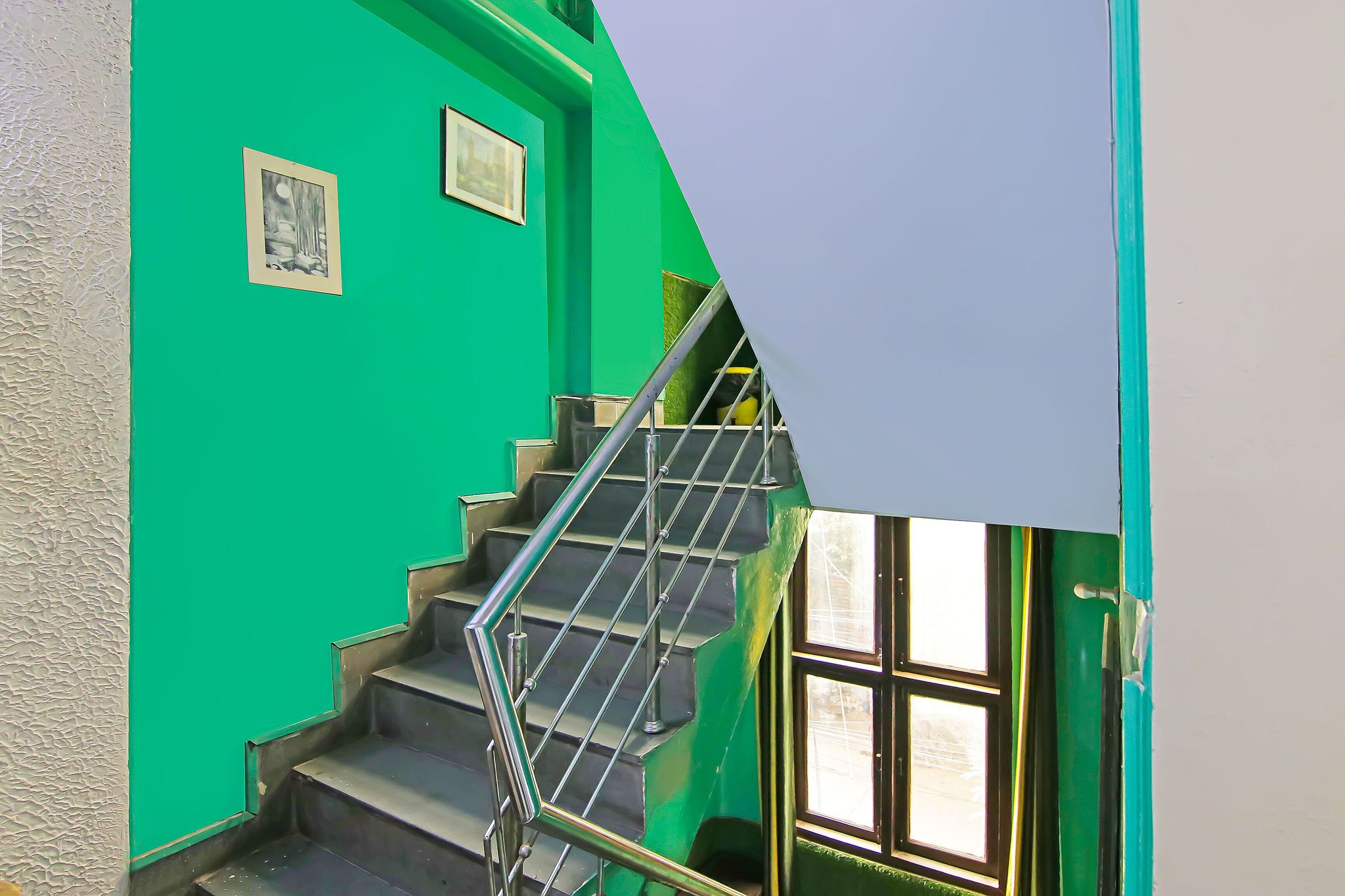 Side Image 2