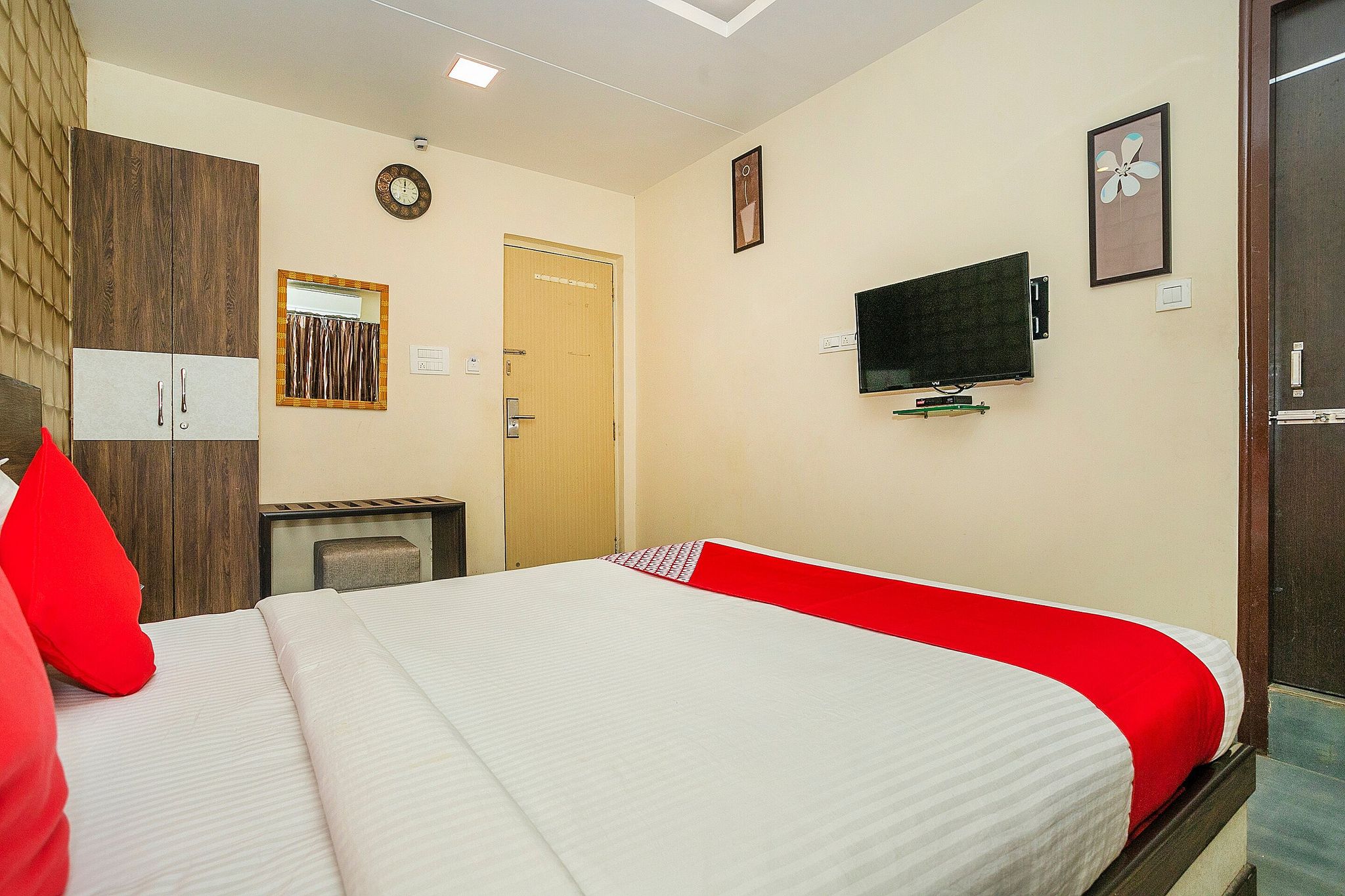 Collection O Indian Suites Near Sitara Restaurant Classic 17