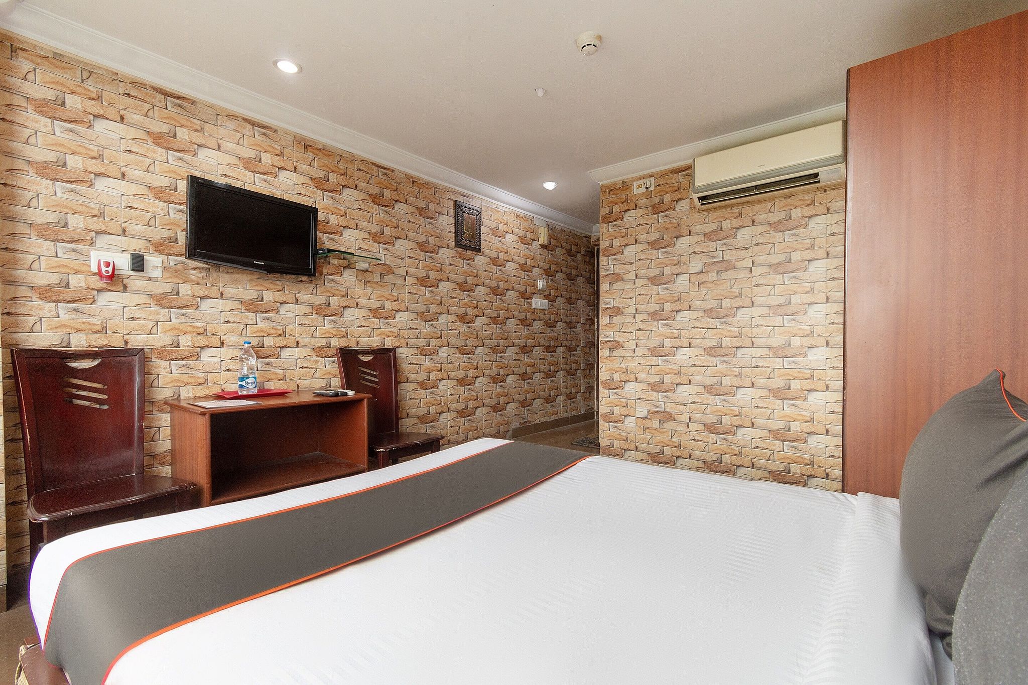 Collection O Raj Darbar Near City Centre Classic 25